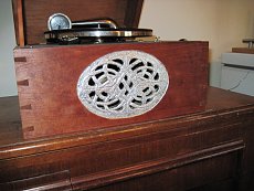 Click image for larger version. 

Name:	Victrola two.jpg 
Views:	0 
Size:	292.9 KB 
ID:	2177